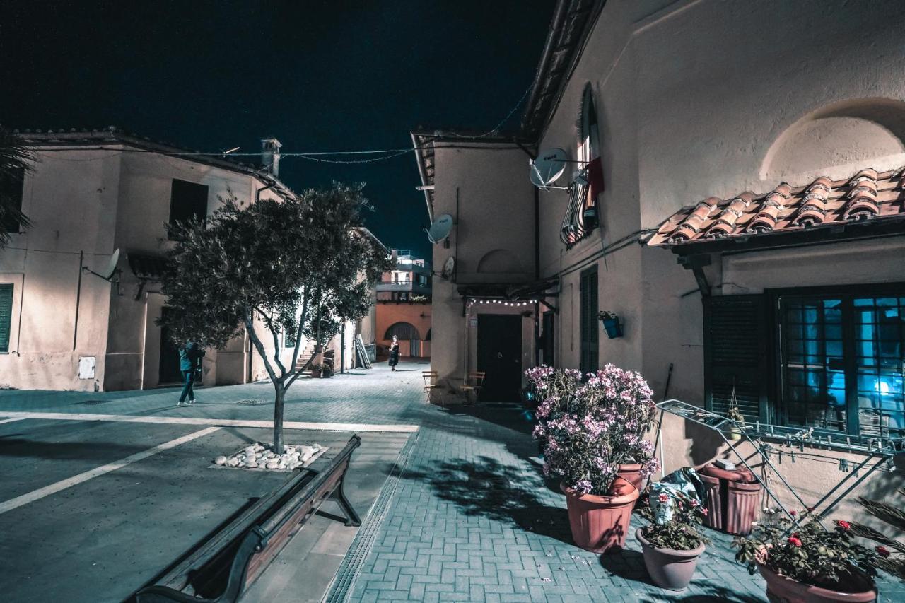 Roma Al Mare! Le Comete Del Borghetto Лидо-ди-Остия Экстерьер фото